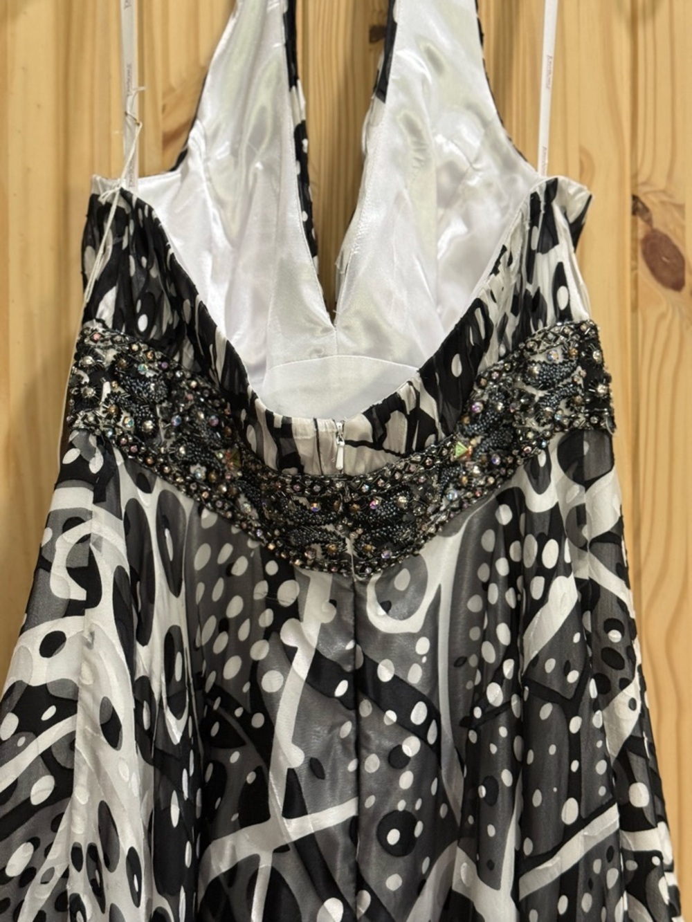 Tony Bowls Black White Abstract Beaded Halter Cocktail Dress TS21018 Size 12 - Picture 9 of 11